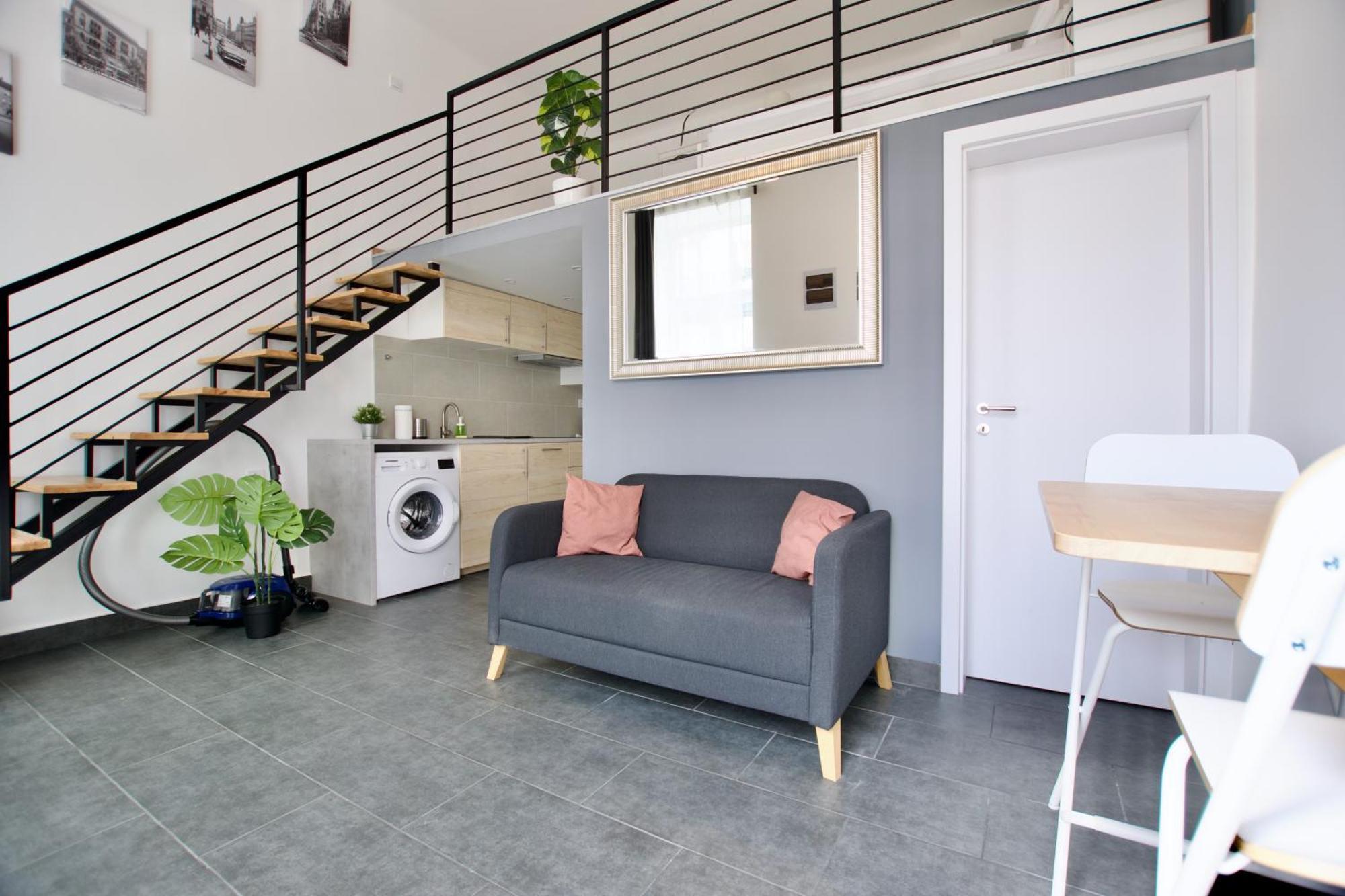 By Hi5- Cozy Budapest